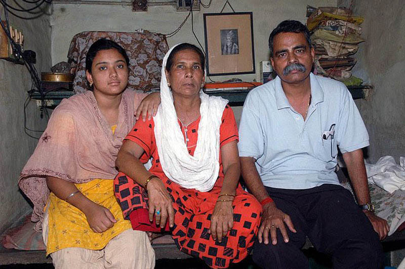 Shivnath Jha with Sultana Begam who is the great granddaughter-in-law of India's last Mughal Emperor Bahadur Shah Zafar.