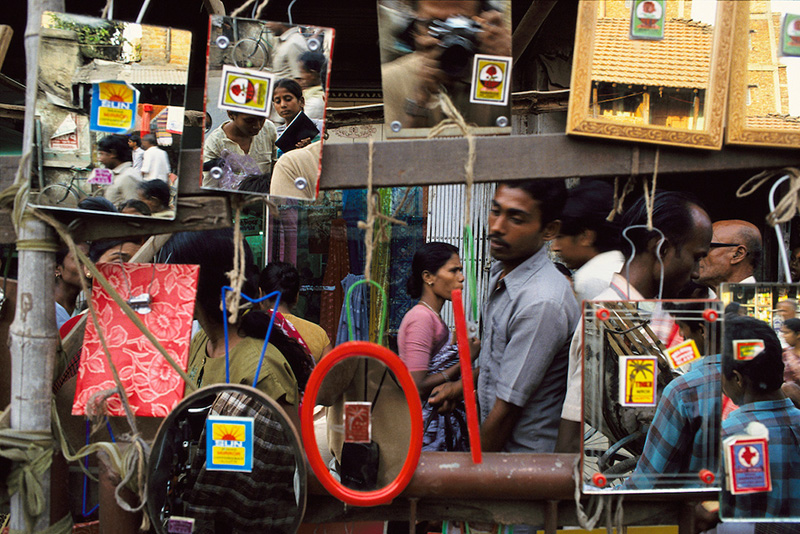 Pavement Mirror Shop, Howrah 1991