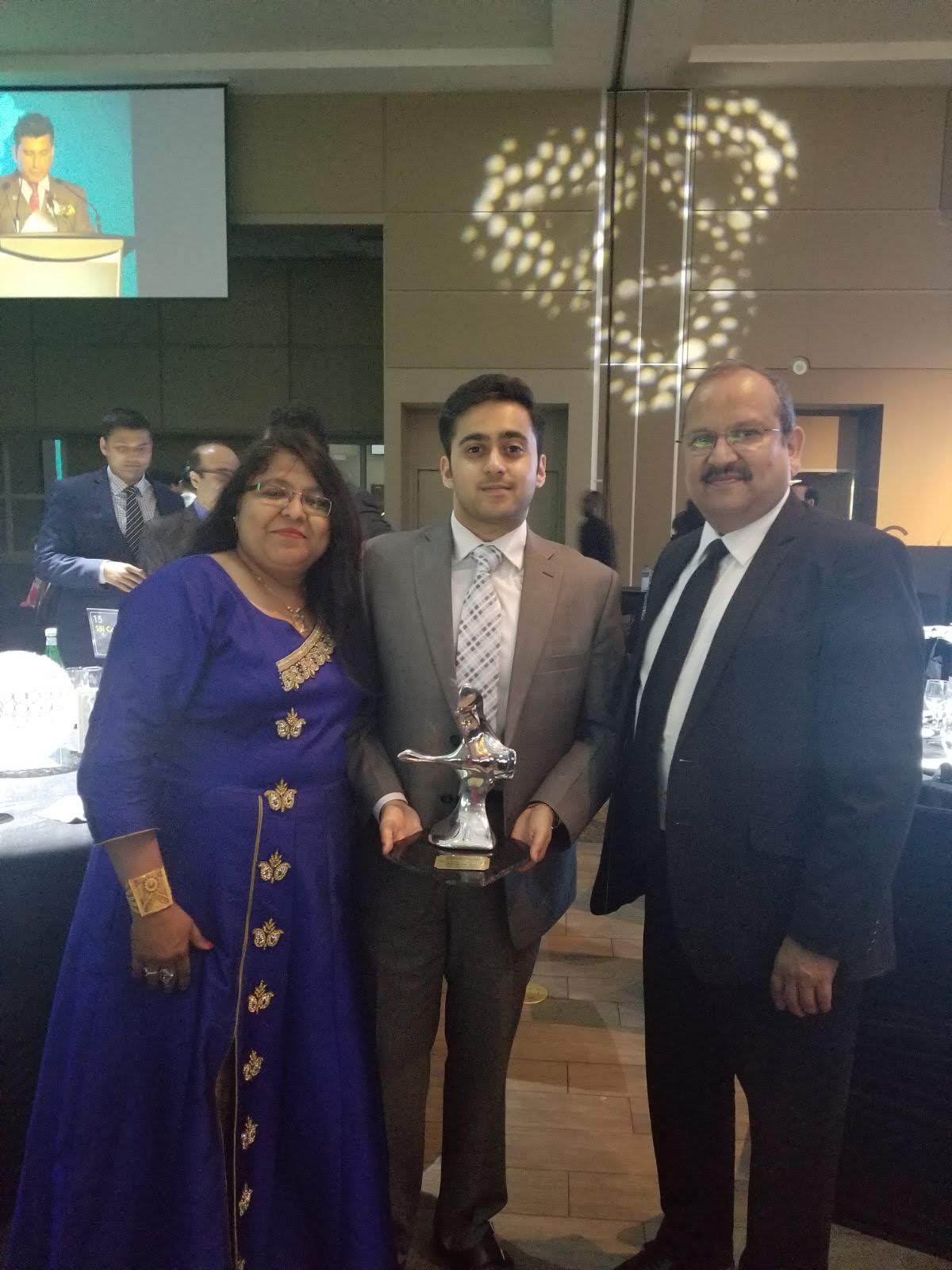 Abhishek Jain with his mother and SBI Canada Bank CEO Rajesh Gupta from whom he received the ICCC award.
