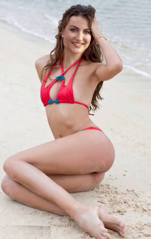 Gorgeous Bollywood actress Elli Avram hot bikini picture wallpapers