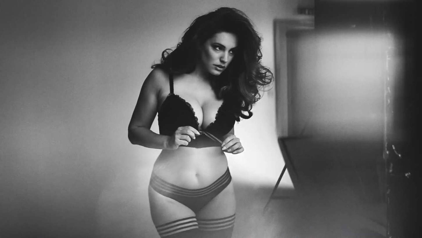 super Hot Actress model Kelly Brook bikini wallpaper images