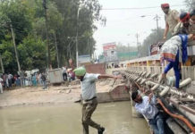 Punjab Police DSP jumping into Sirhind Canal to save a drowning woman.