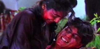 Shahrukh-Gauri-playing-Holi