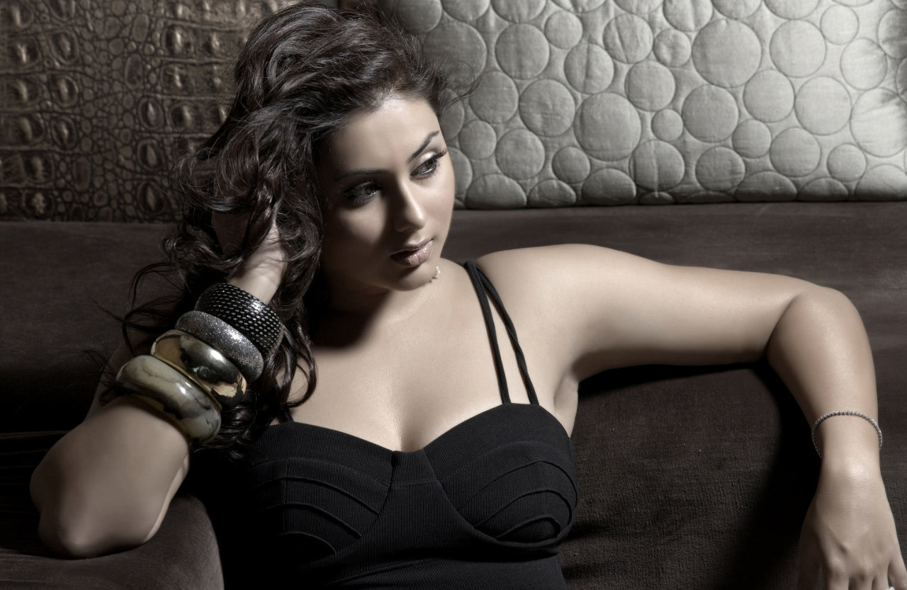 Bombshell Actress Namitha Announces Wedding Moving To Canada I Canada bombshell-actress-namitha-announces-wedding-moving-to-canada-i-canada