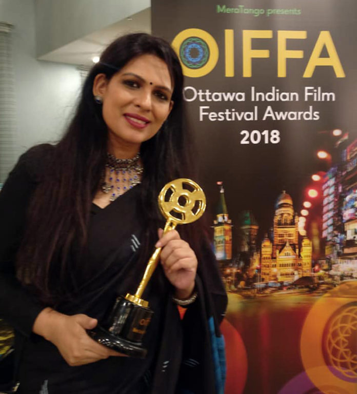 Ekavali Khanna with the best actor award in Ottawa