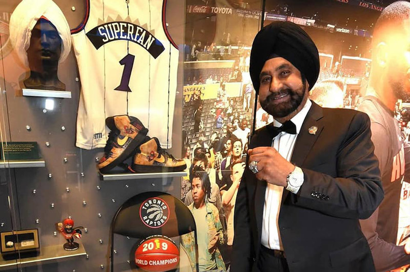 Nav-Bhatia-during-his-induction-into-the-Basketball-Hall-of-Fame-in